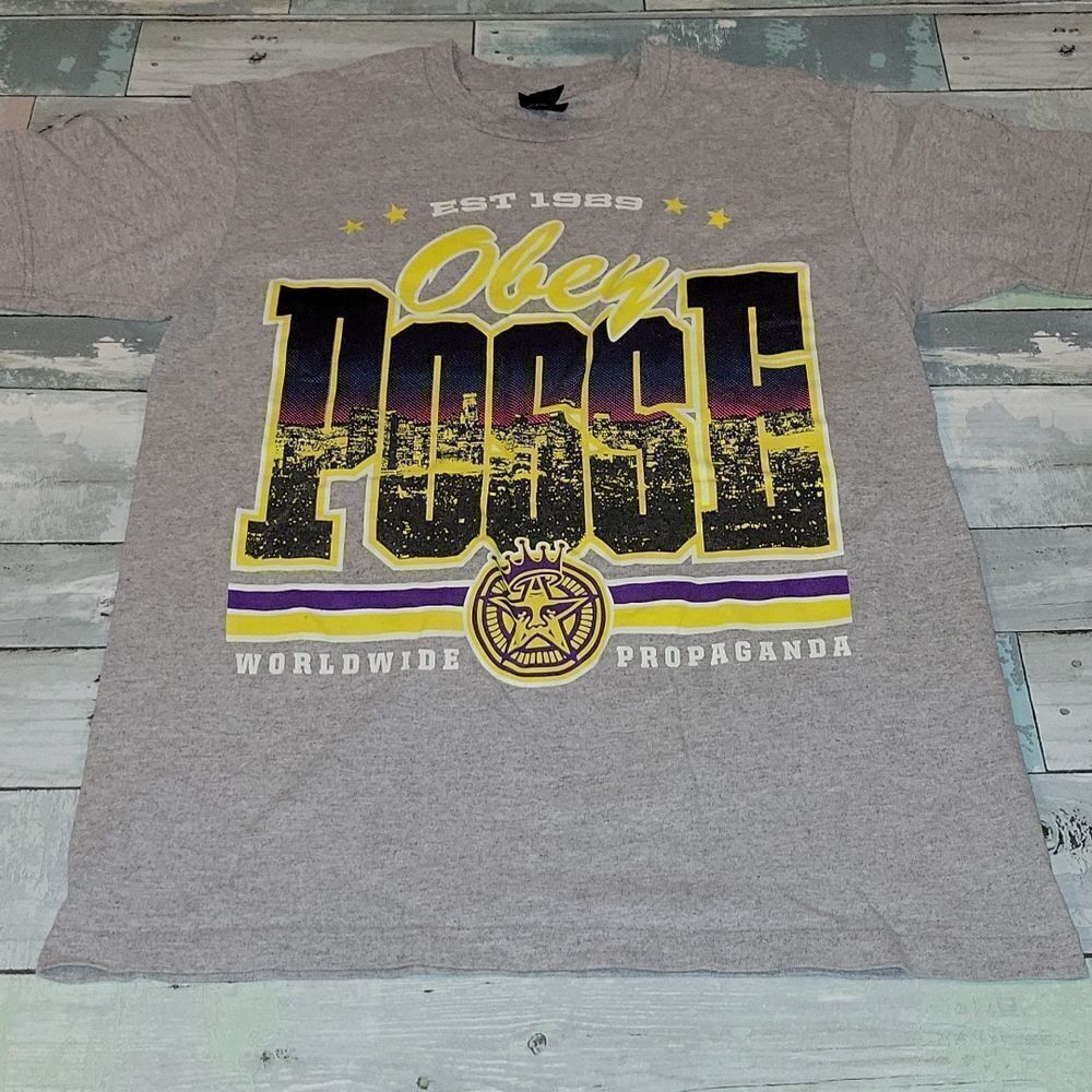 Obey T-Shirt size Small
